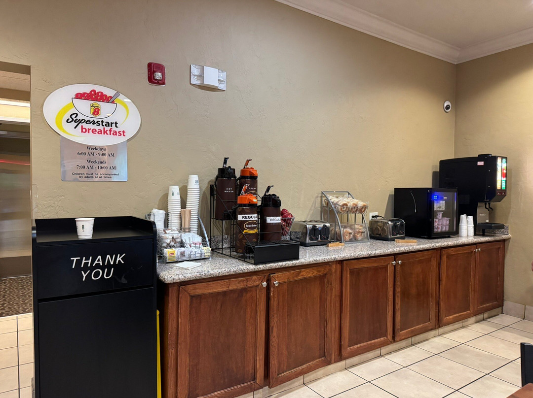 罗斯堡速8酒店主图