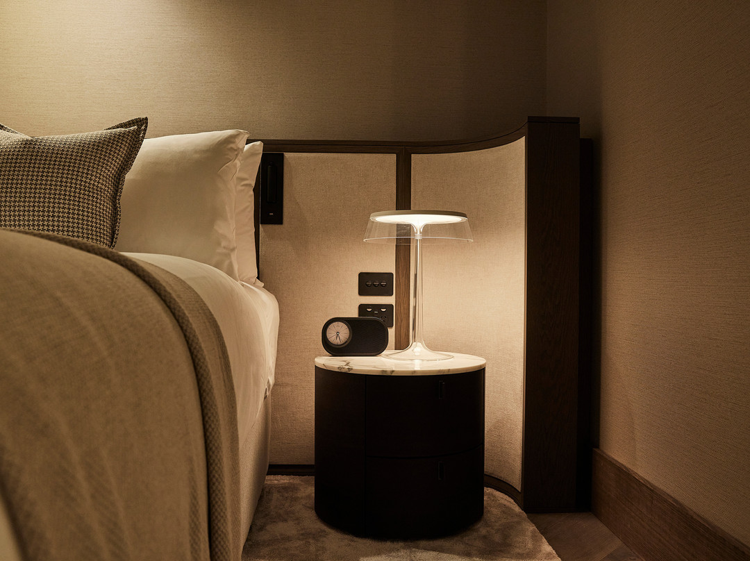 里阿尔酒店主图