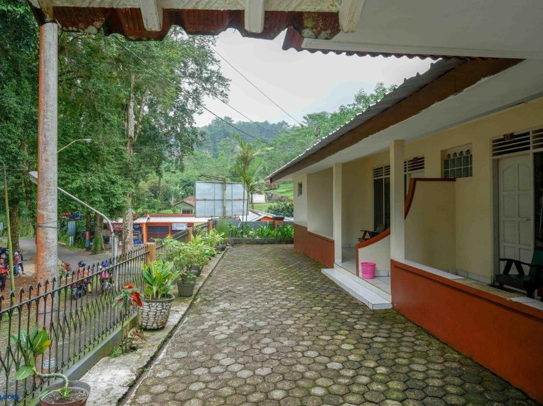 RedDoorz near Lokawisata Baturaden 2