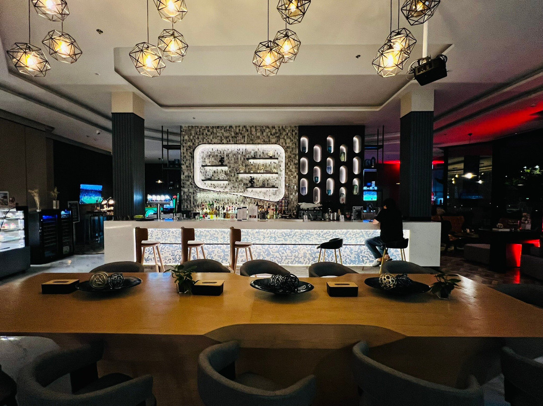 After 8 Bar & Lounge