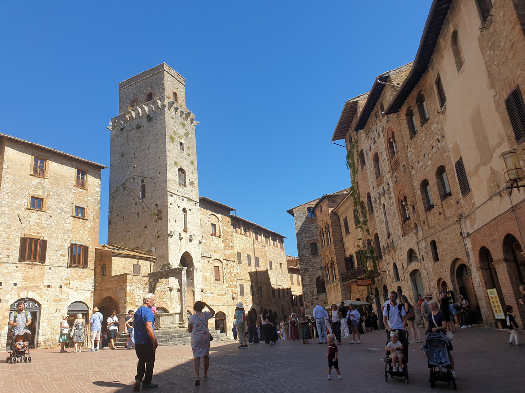 Piazza Della Cisterna-圣吉米尼亚诺必去景点