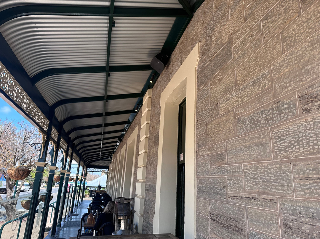 The Rising Sun Hotel主图