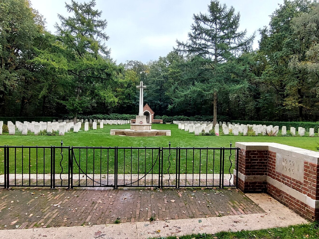 Overloon War Cemetery-Overloon必去景点
