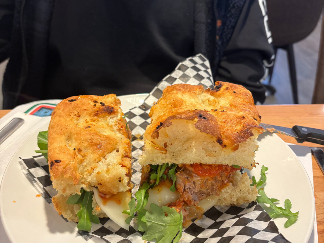 Manga Bene Restaurant