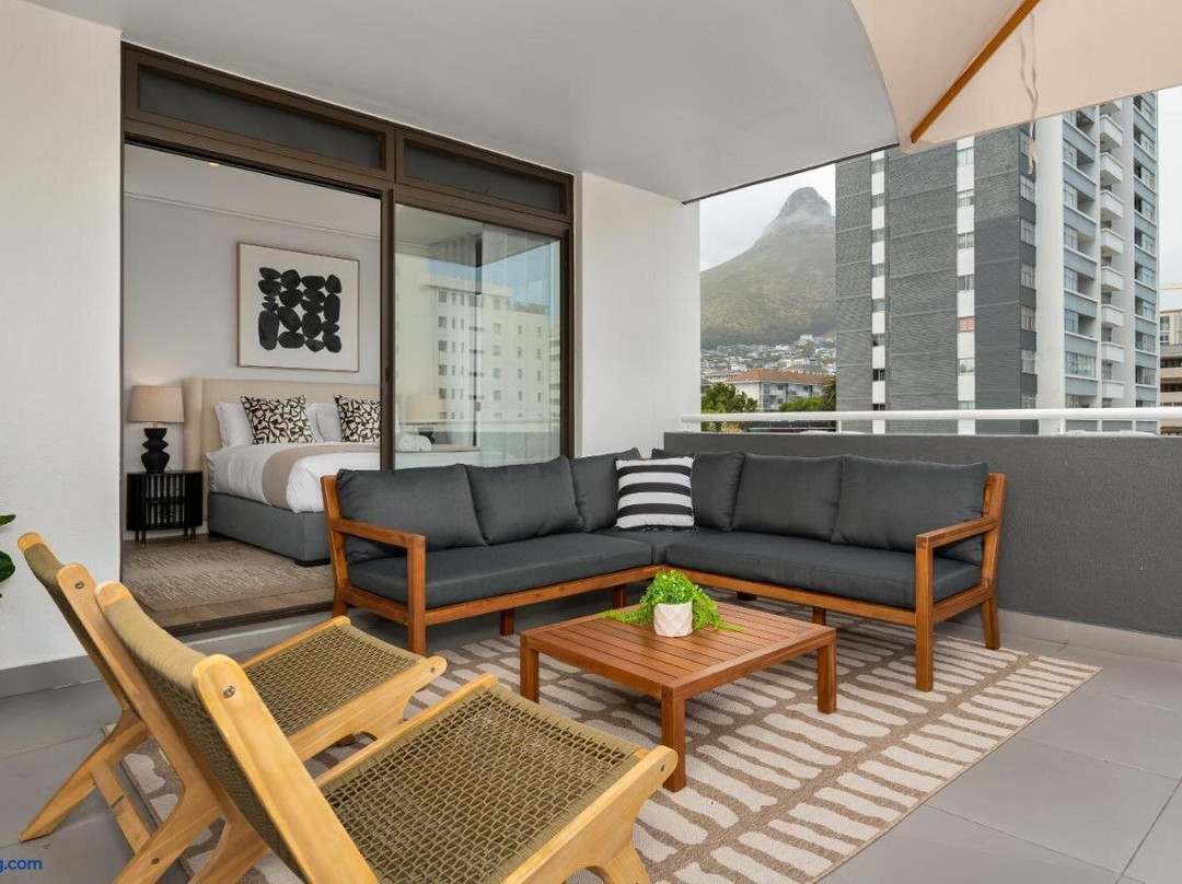Sũro Sea Point