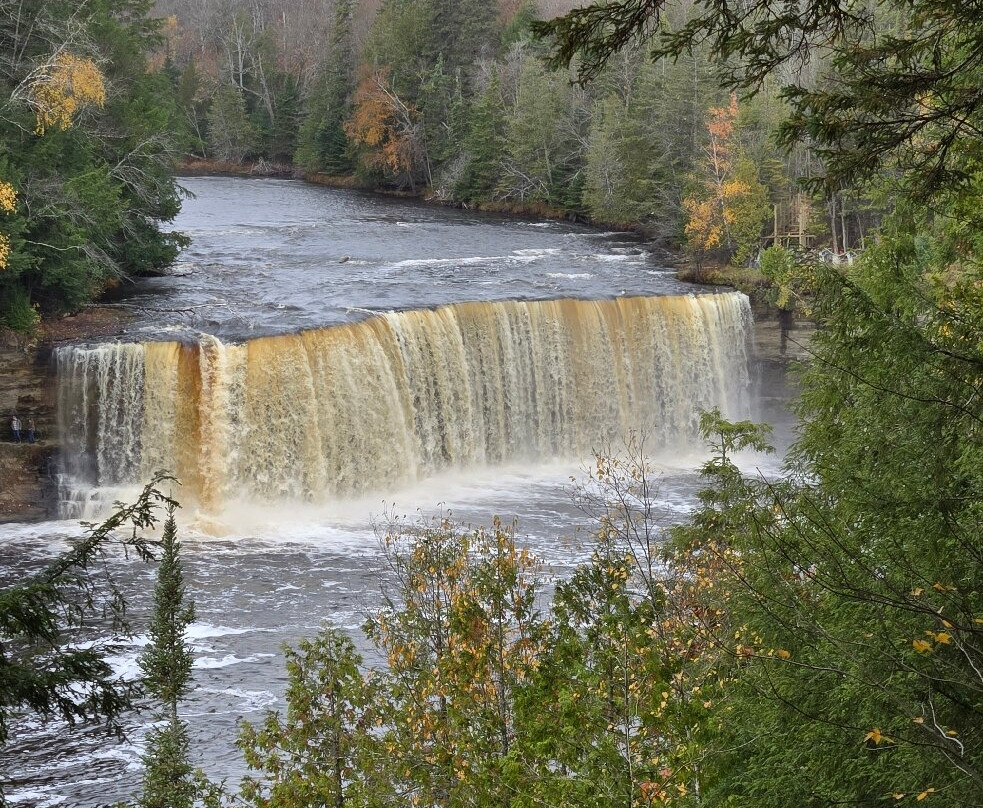 Tahquamenon Falls State Park-Paradise必去景点