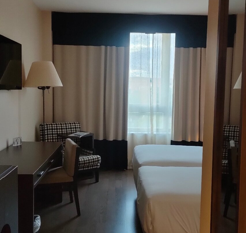 瓦拉多利巴拉格NH酒店主图