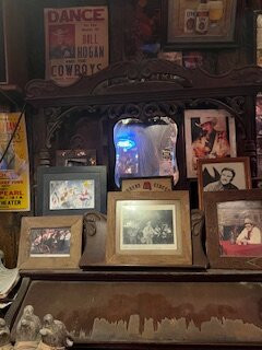 Arkey Blue's Silver Dollar Bar-Bandera必去景点