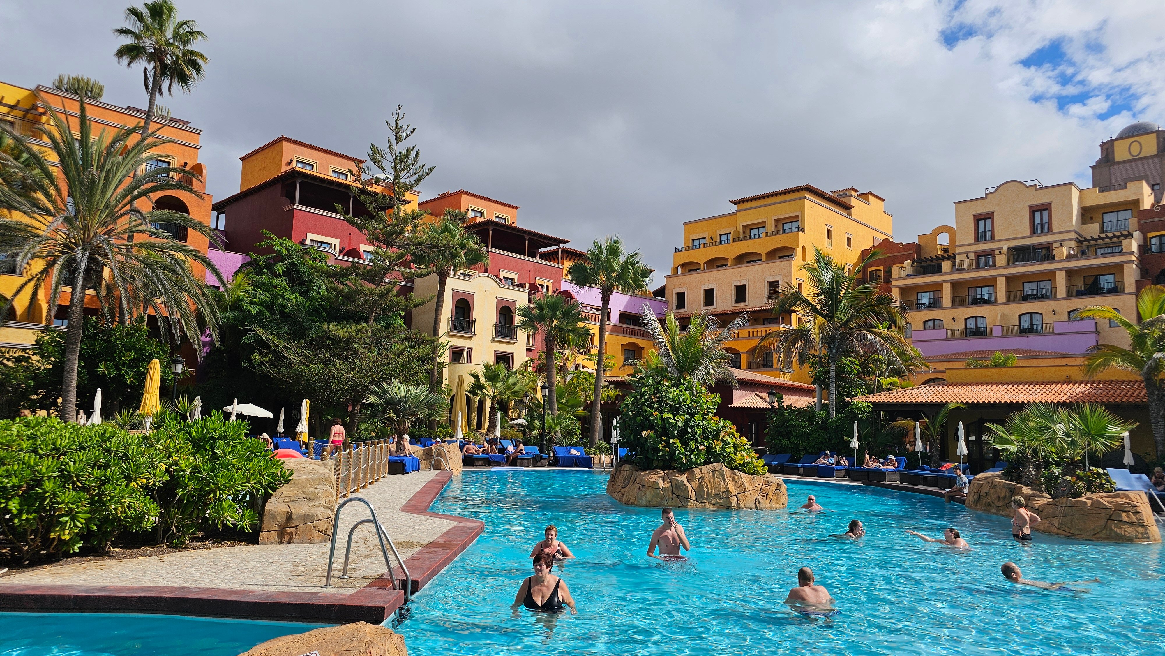 Europe Villa Cortés-泳池