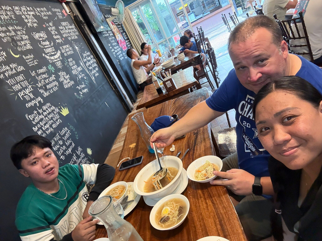 Tres Marias Food Hauz Coron