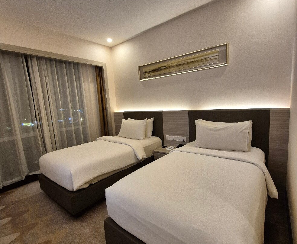 新山V8酒店主图