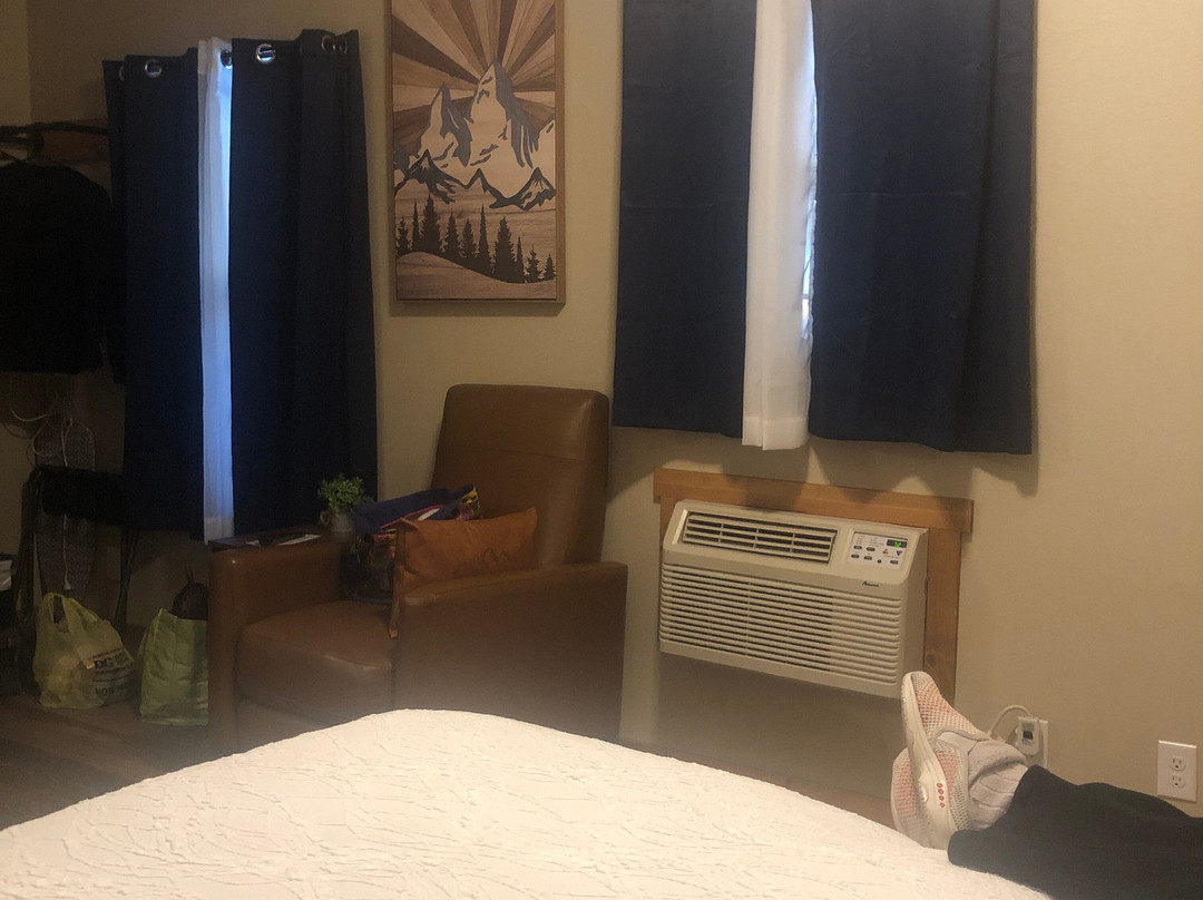 The Riverfront Motel & Cabins主图