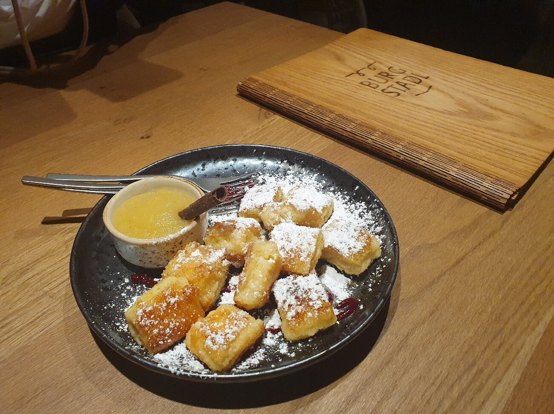 Burgstadl Aparthotel & Restaurant