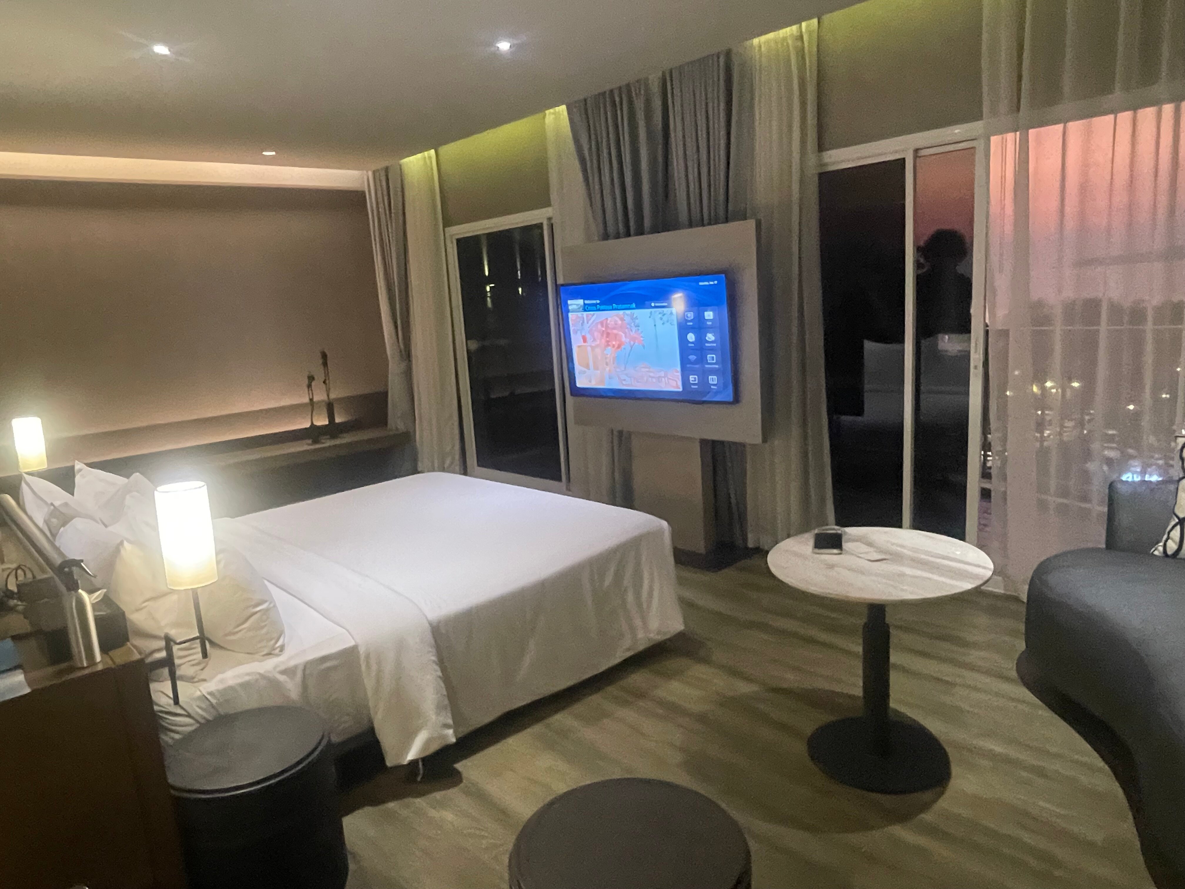 Cross Pattaya Pratamnak-官方