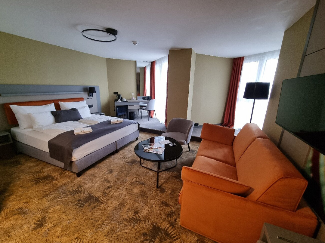 海利肯酒店主图