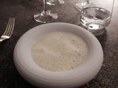 蒙塔榭酒店主图