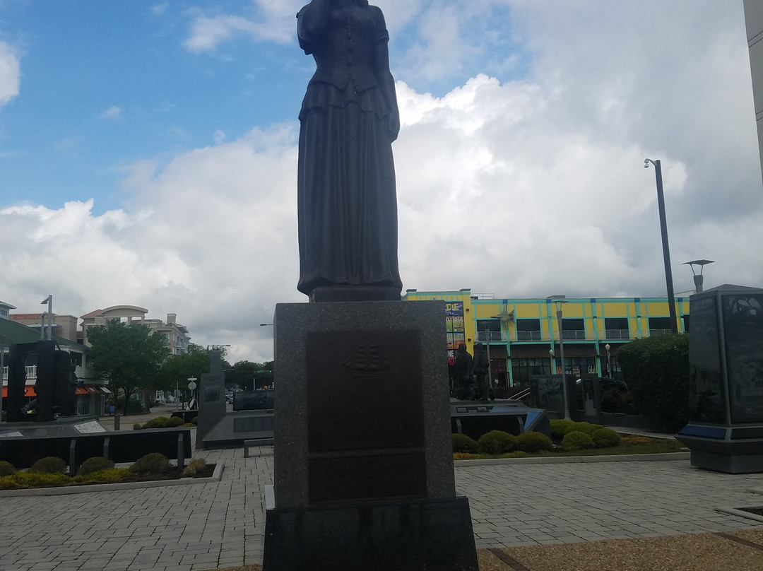 Norwegian Lady Statue-弗吉尼亚海滩必去景点