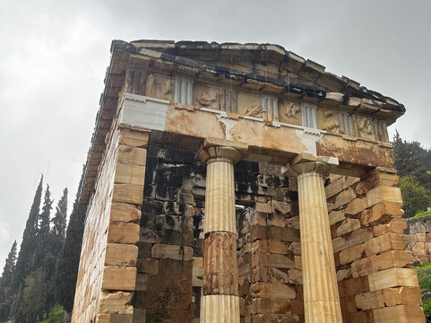 Treasury of the Athenians-德尔斐必去景点