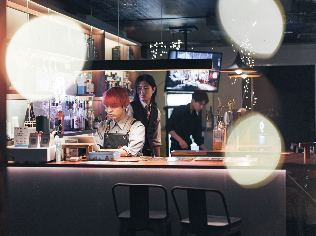Tug-b Bar Cafe Bar