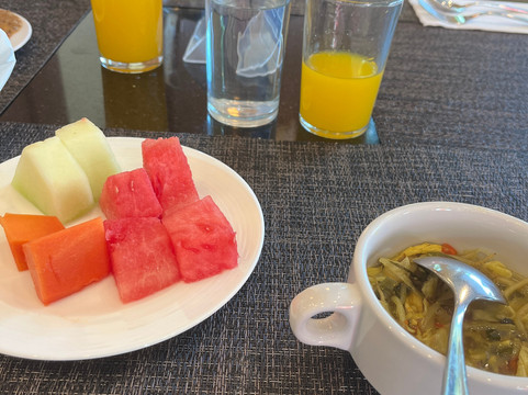 雷德托普酒店主图