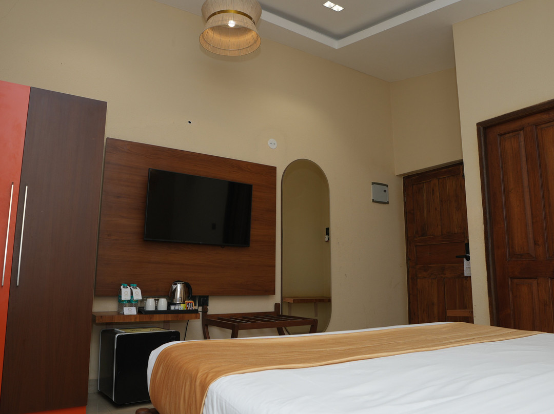 Foxoso Aaristo Baga Beach Resort