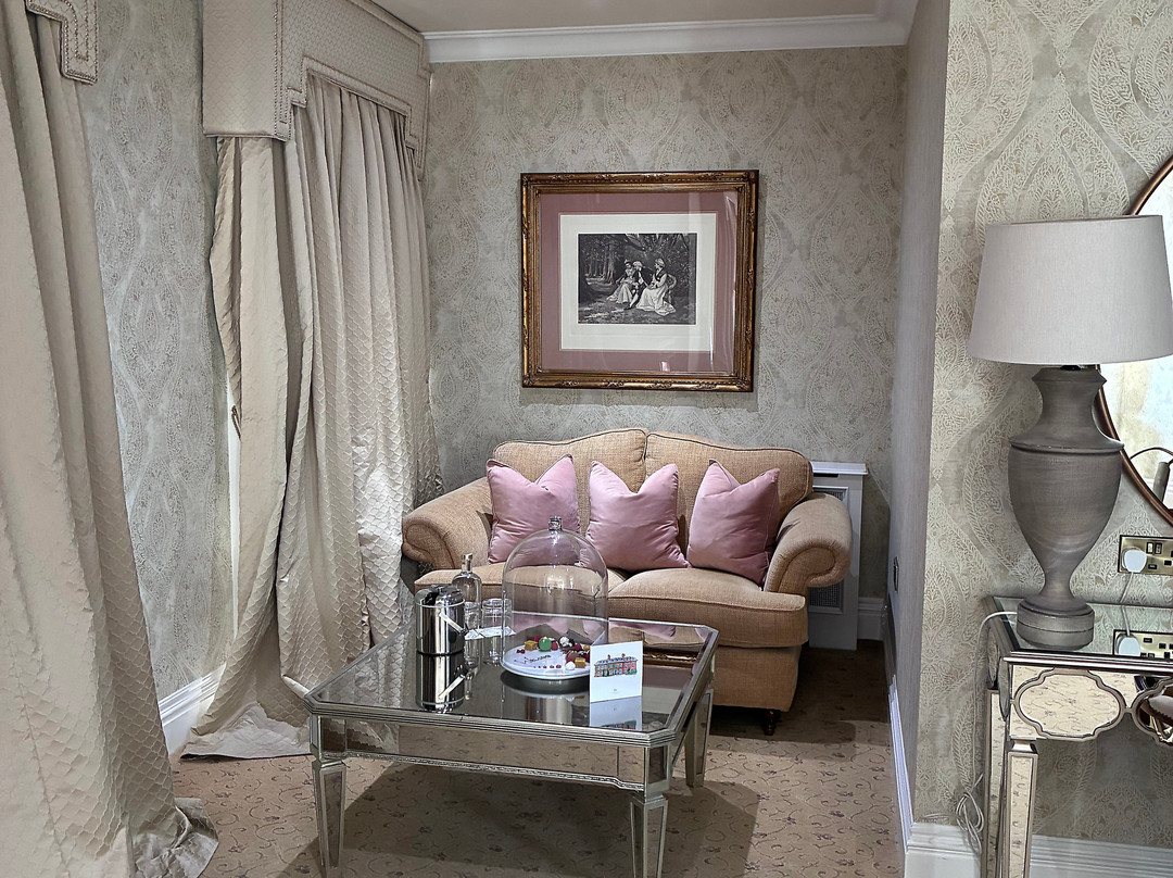 干草地庄园酒店主图