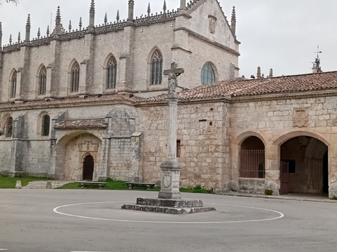 卡杜哈•德米拉弗洛雷斯修道院-布尔戈斯省必去景点