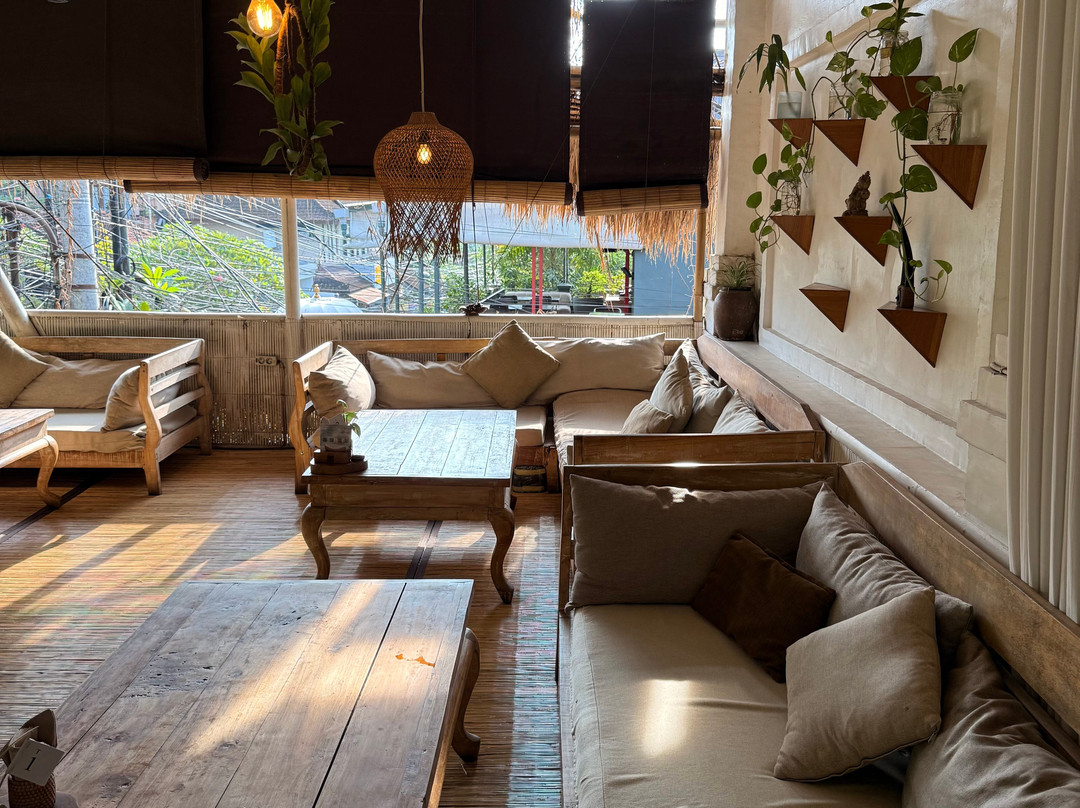 Alchemy Yoga & Meditation Center-Sayan必去景点