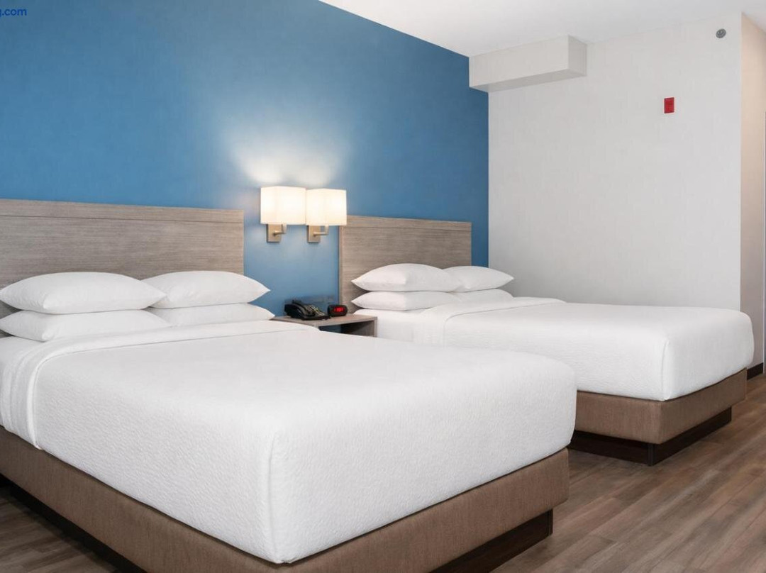 Signature Inn & Suites Hamilton