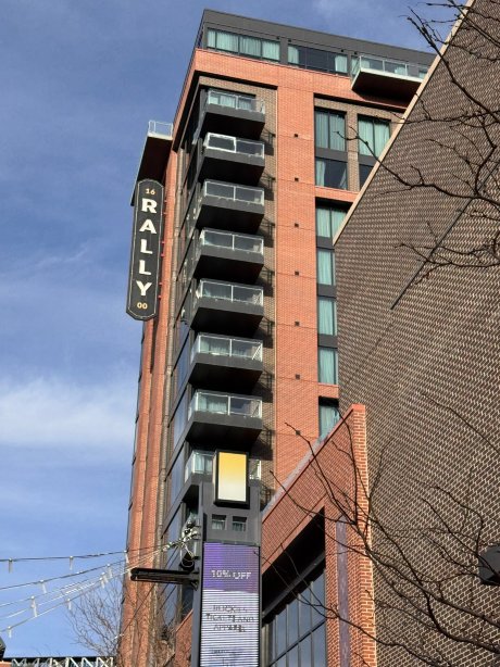 麦格雷戈广场拉力酒店-旅行者