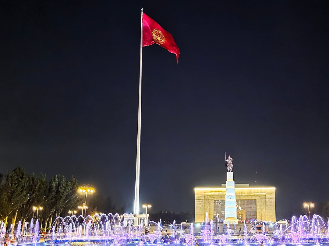 Flagstaff With Country Flag-比斯凯克必去景点