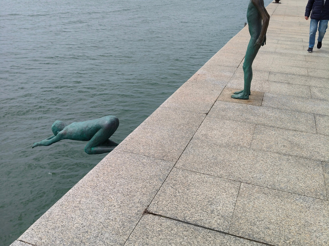 Monumento a Los Raqueros-桑坦德必去景点