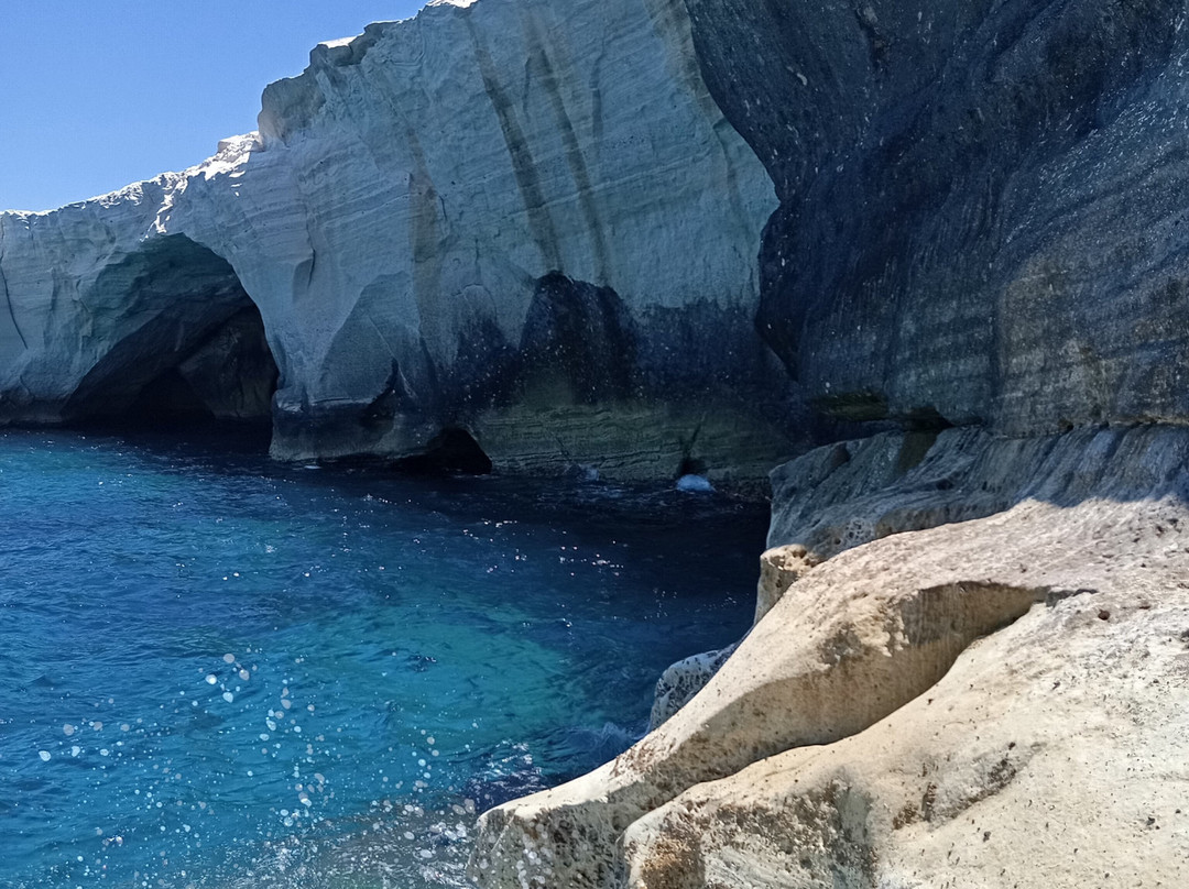 Sarakiniko Beach-米洛斯岛必去景点