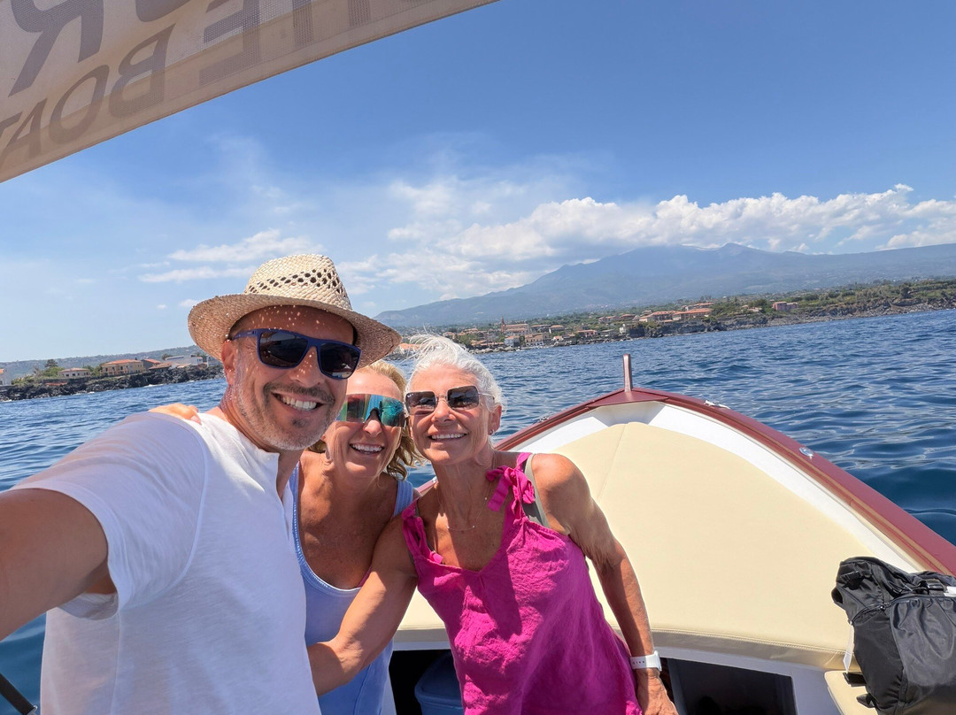 Afrodite Boat Excursions-Pozzillo必去景点