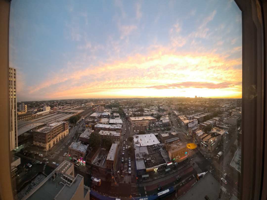 La Quinta Inn & Suites By Wyndham Jamaica Nyc/Jfk Airtrain
