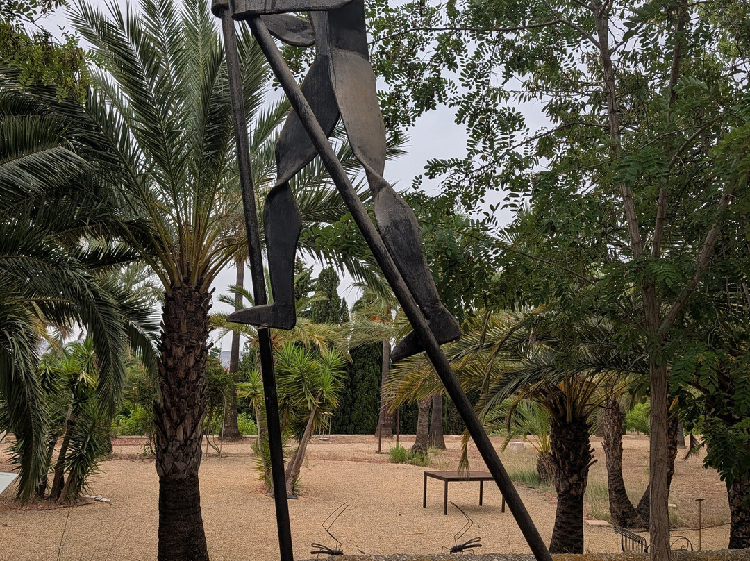 Klein Schreuder Sculpture Garden-L'Alfas del Pi必去景点
