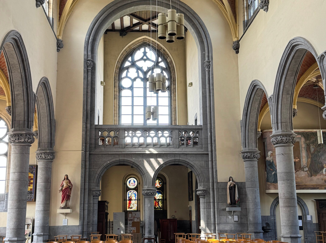 Collégiale Saint-Hadelin de Visé-Vise必去景点