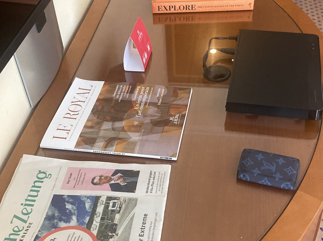 皇家酒店主图