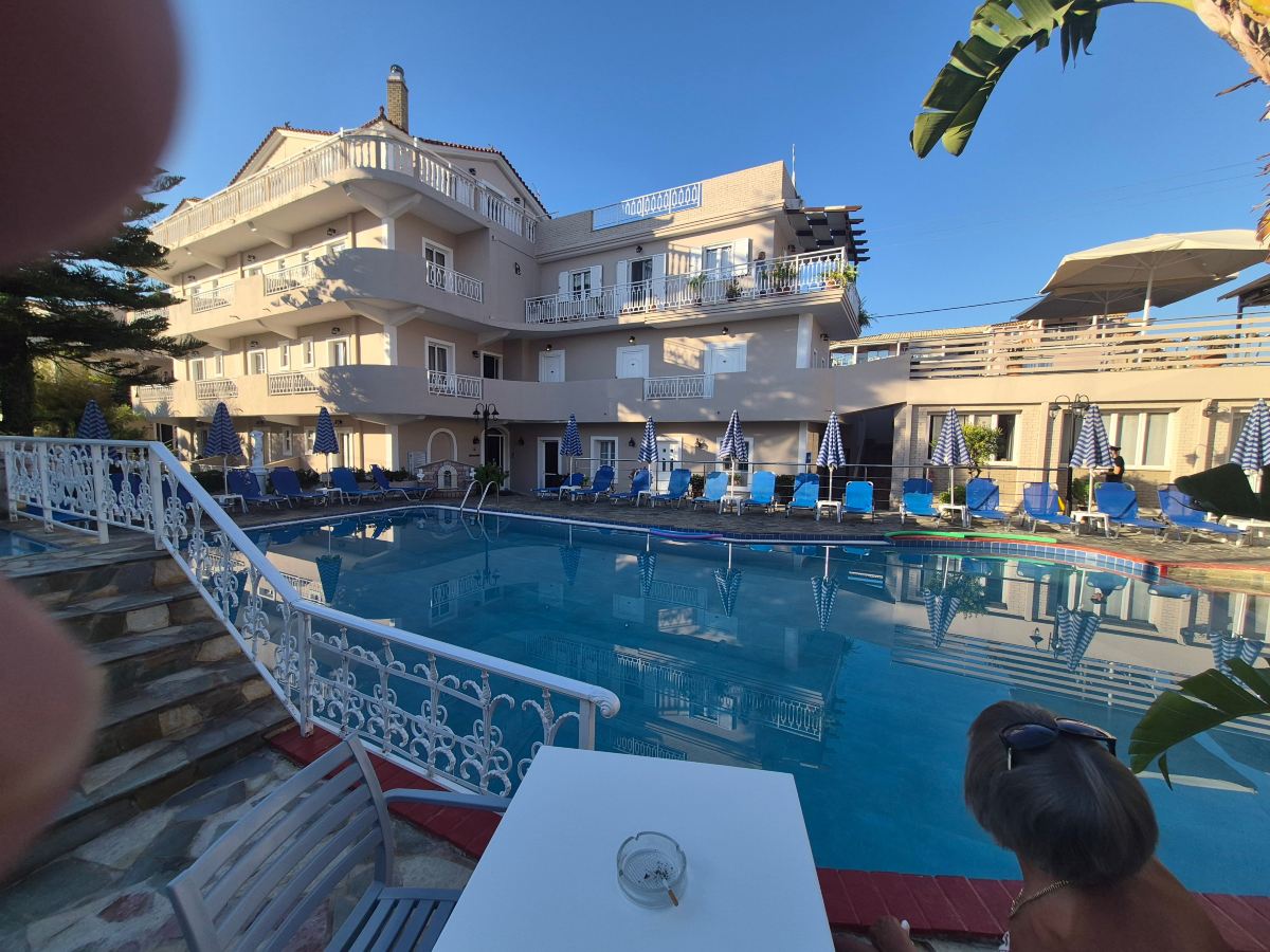Planos Beach Hotel 海滩酒店-旅行者