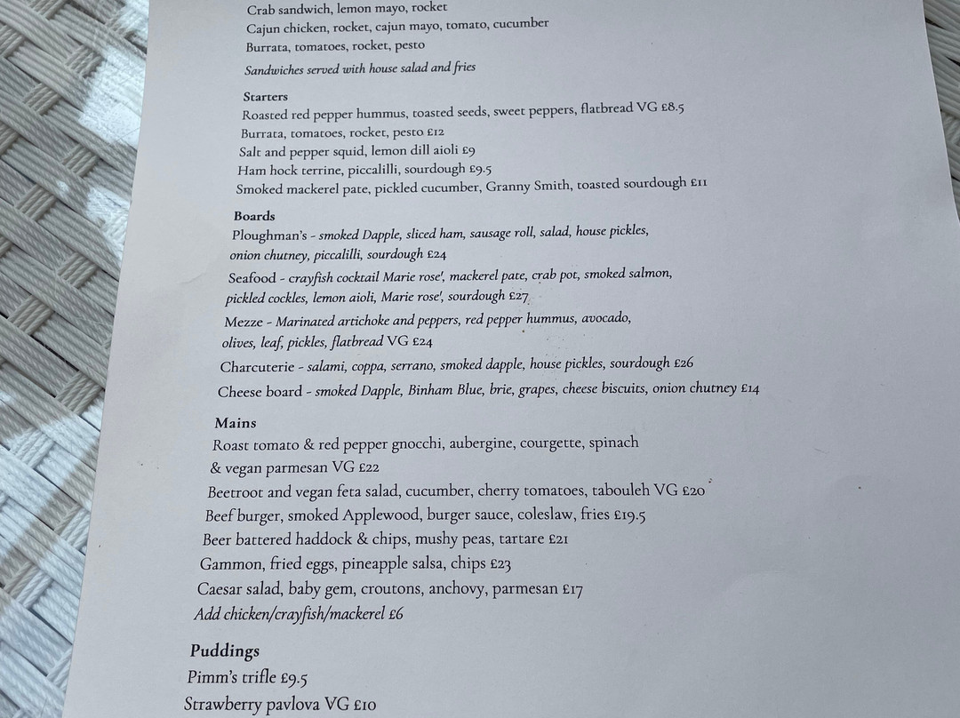 布莱克尼白马酒店主图