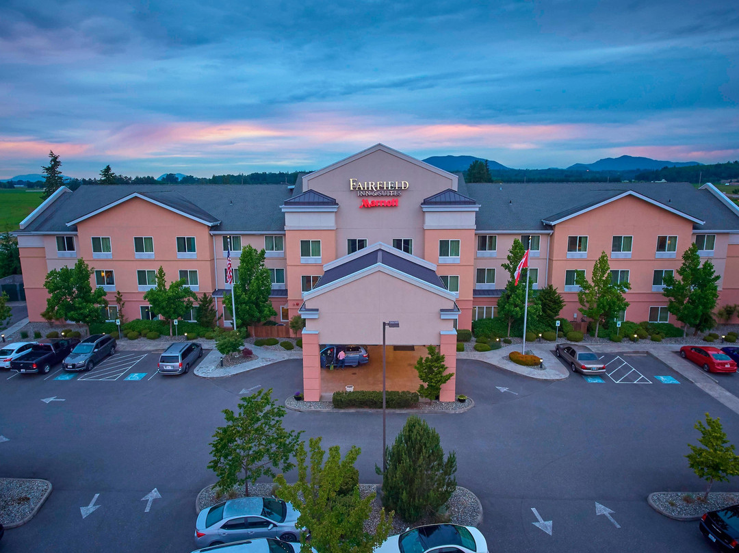Fairfield by Marriott Inn & Suites Burlington主图