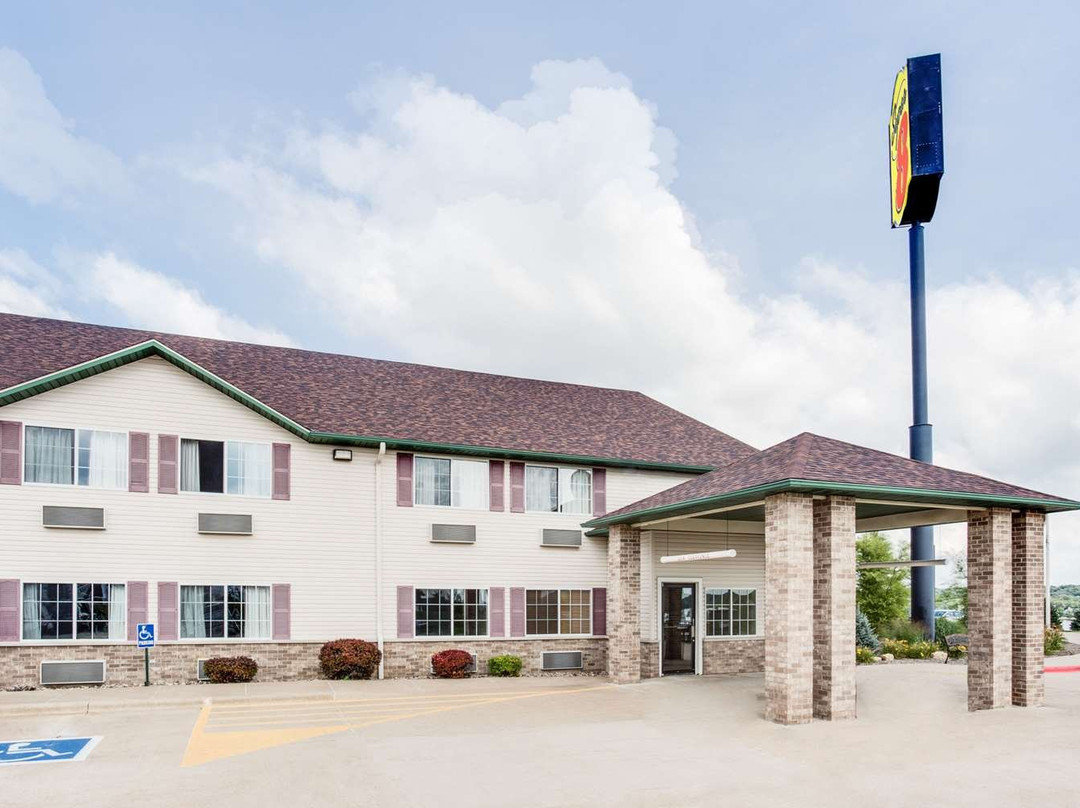 Super 8 by Wyndham Le Claire/Quad Cities主图