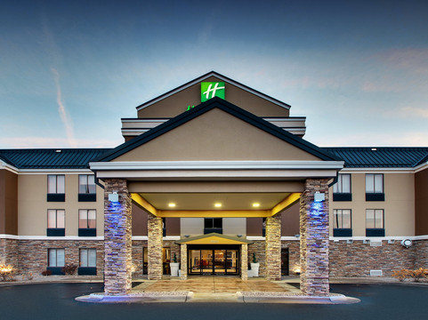 Holiday Inn Express & Suites Cedar Rapids-I-380 @ 33rd Ave by IHG