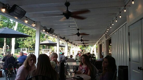 Nutwood Winery Tasting Room & Vineyard Cafe-拉格兰奇必去景点