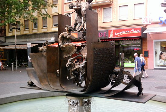 Nibelungenliedbrunnen-沃尔姆斯必去景点
