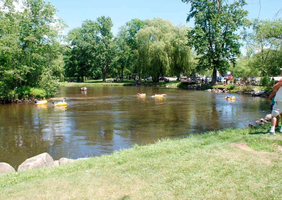 Scottville Riverside Park景点图片