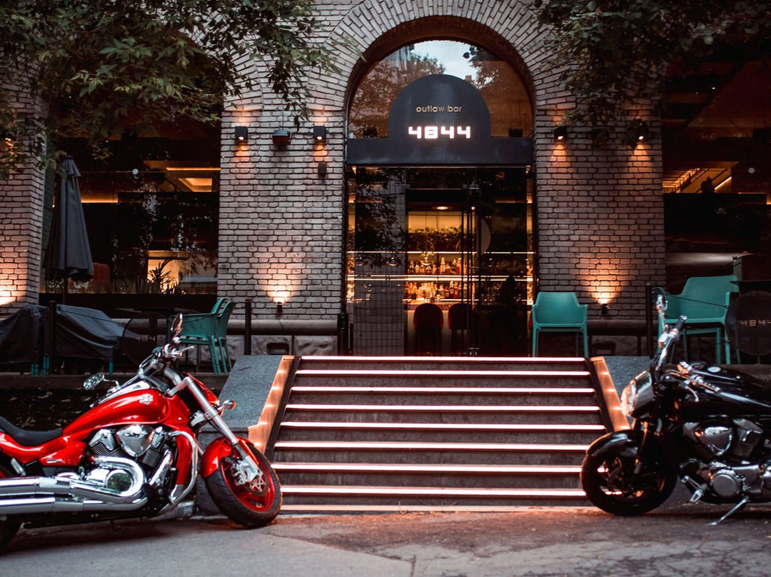 4844 Outlaw Bar&Kitchen