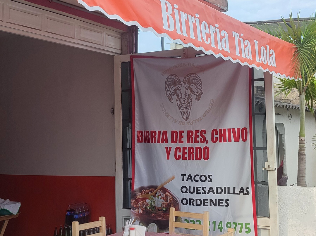 Birrieria Tía Lola