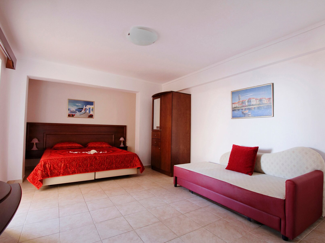 Athanasios Village Hotel主图
