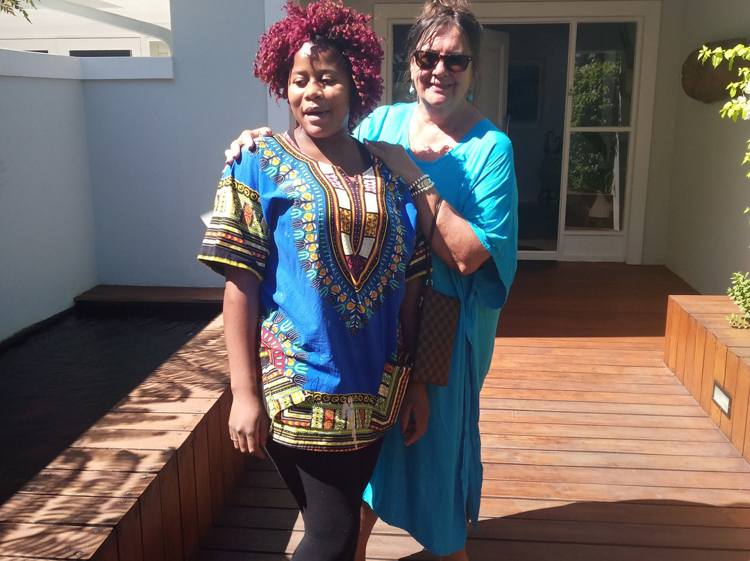 One on Bollard主图